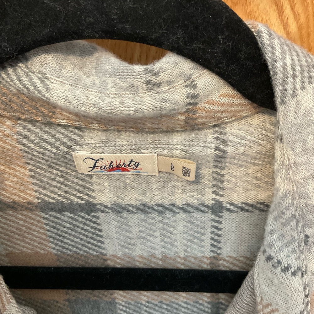 Faherty Flannel Plaid Button-Up Collared Shirt in… - image 1